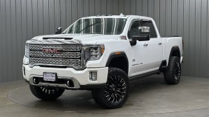 Lifted 2022 GMC Sierra 2500HD Denali Short Bed w/ Power Steps & Sunroof