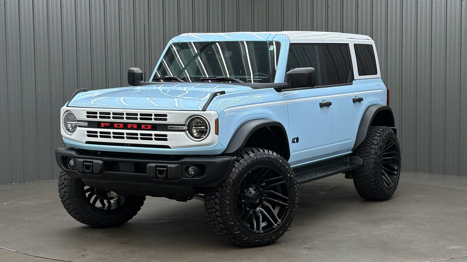 Lifted 2025 Ford Bronco Heritage Edition w/ 662A & Hard Top