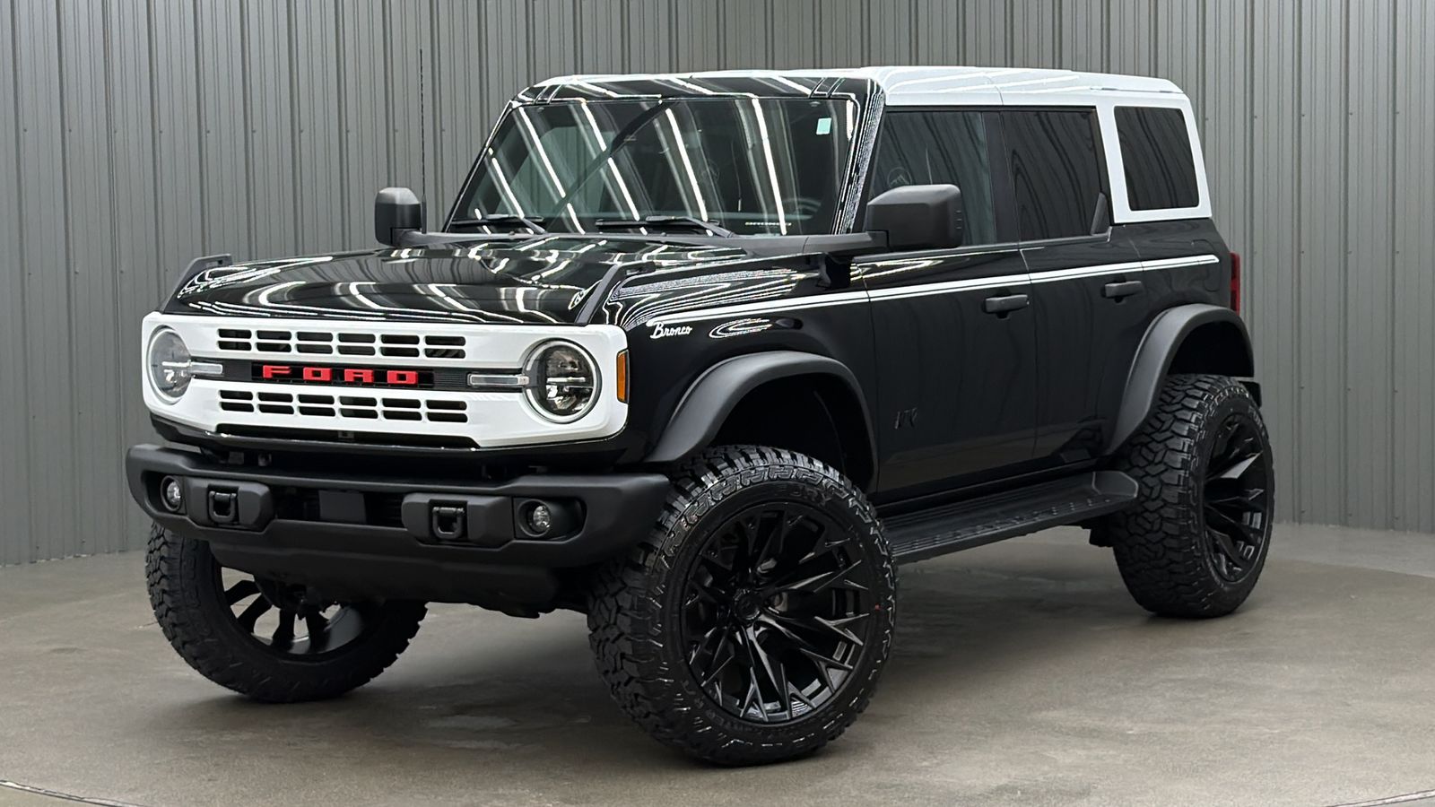 Lifted 2025 Ford Bronco Heritage Edition w/ 662A & Hard Top