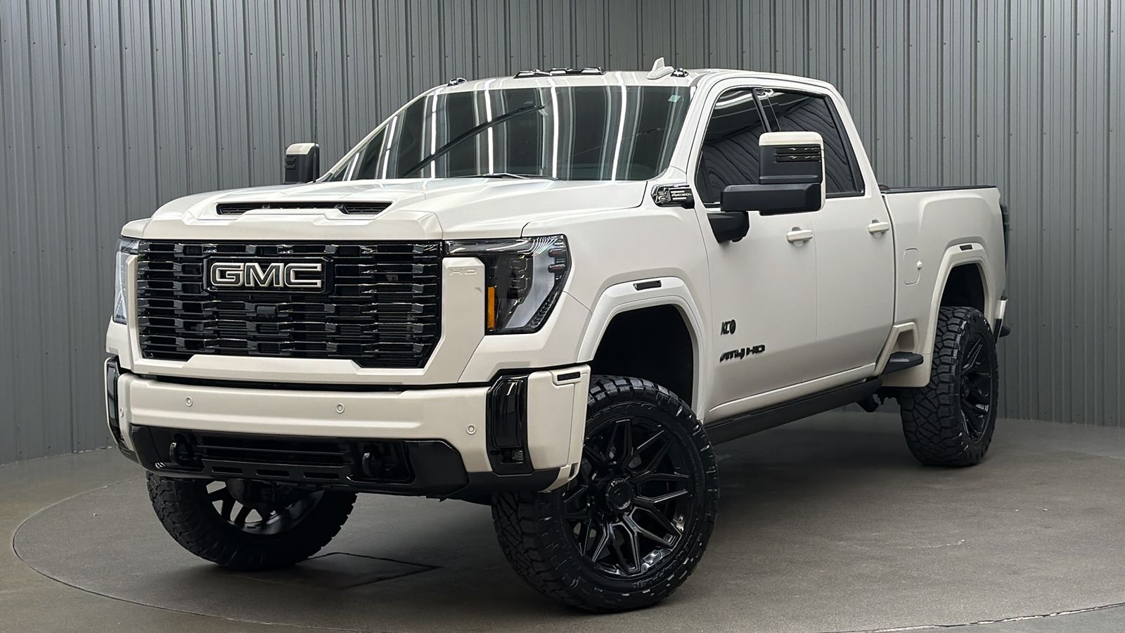 Lifted 2026 GMC Sierra 2500HD AT4 Premium Plus w/ COLORMATCH, Tech & Sunroof