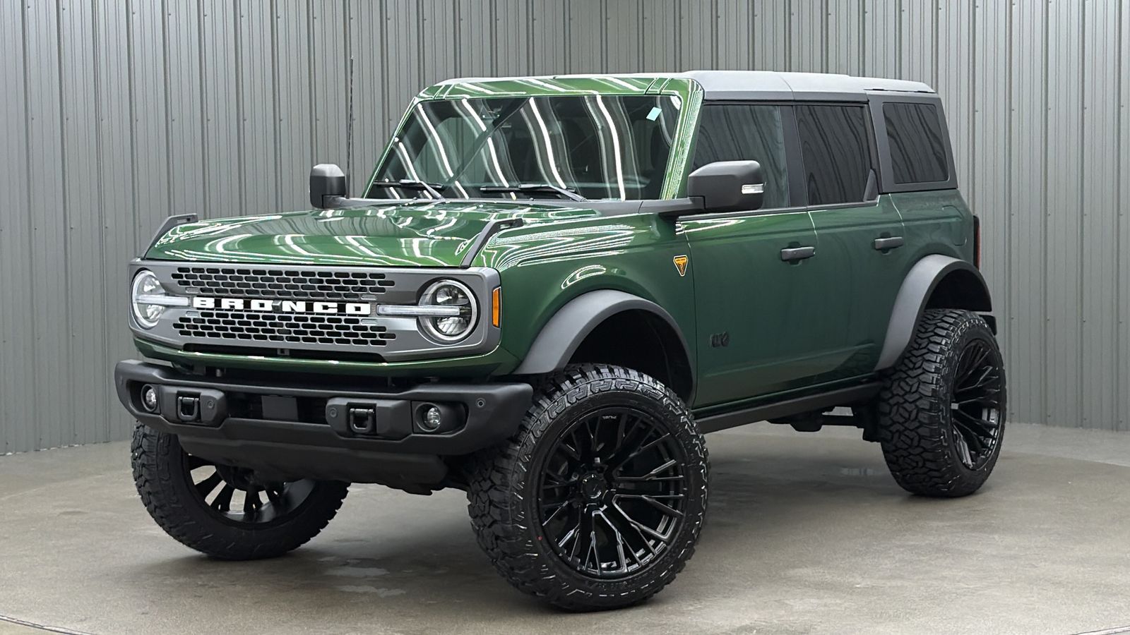 Lifted 2025 Ford Bronco Badlands w/ 334A Lux, Sasquatch & Hard Top