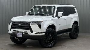 Lifted 2025 Lexus GX 550 Premium+ w/ Heads Up, Traffic Jam Assist & Sunroof