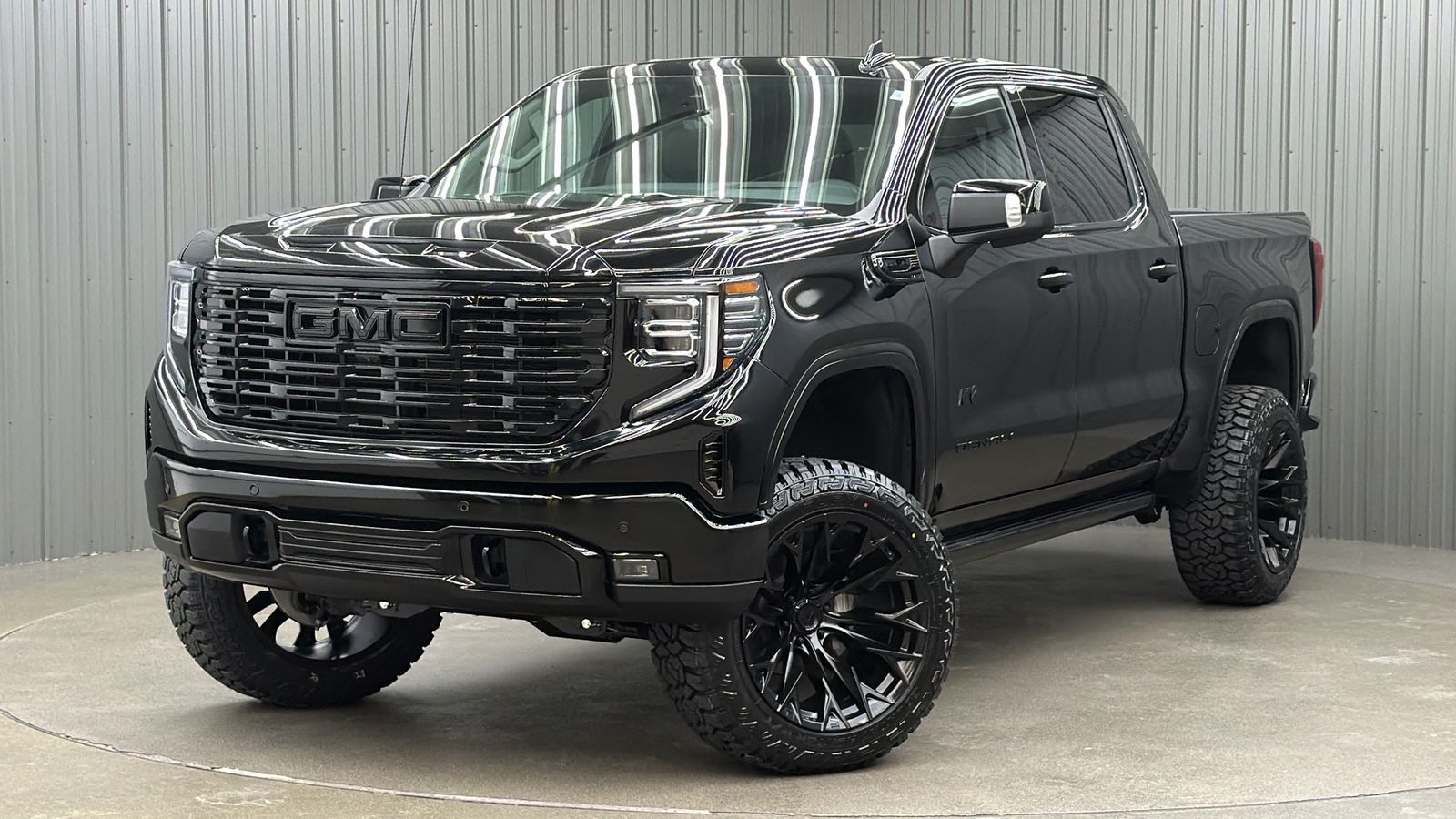 Lifted 2025 GMC Sierra 1500 Denali Reserve Short Bed w/ COLORMATCH, Tech & Sunroof