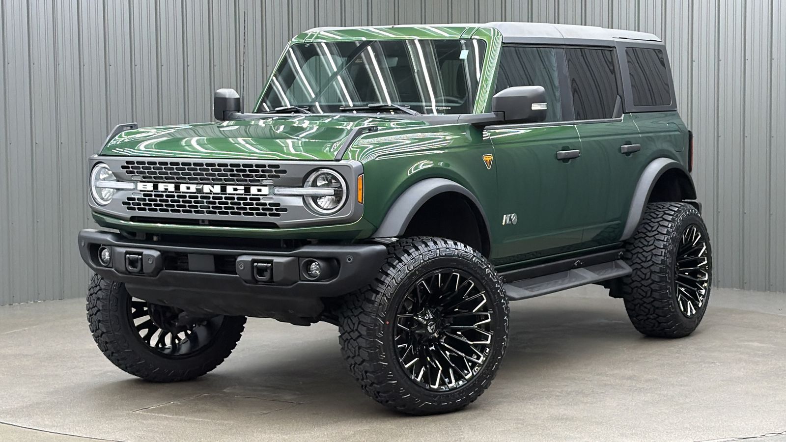 Lifted 2025 Ford Bronco Badlands w/ 334A Lux & Hard Top