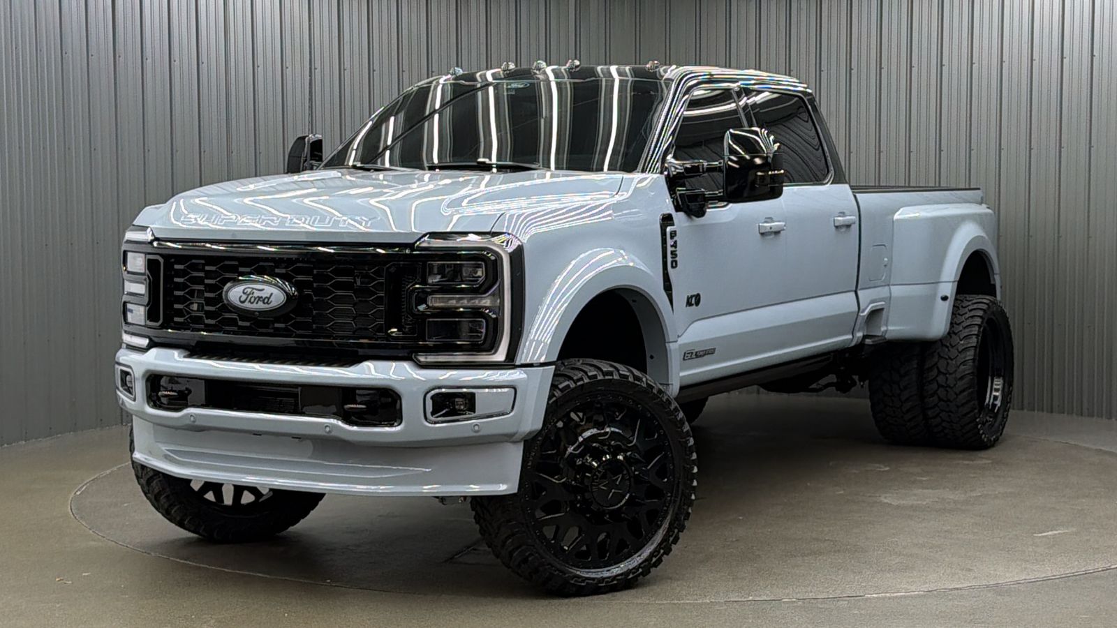 2026 Ford F-450 Platinum 4x4 Crew Cab 8' Box DRW's photo