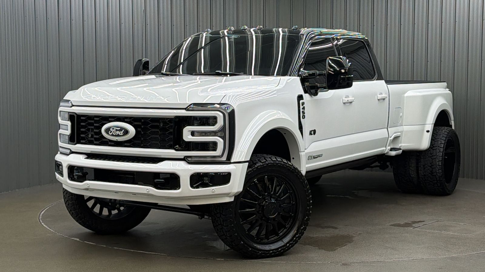 2026 Ford F-450 Platinum 4x4 Crew Cab 8' Box DRW's photo