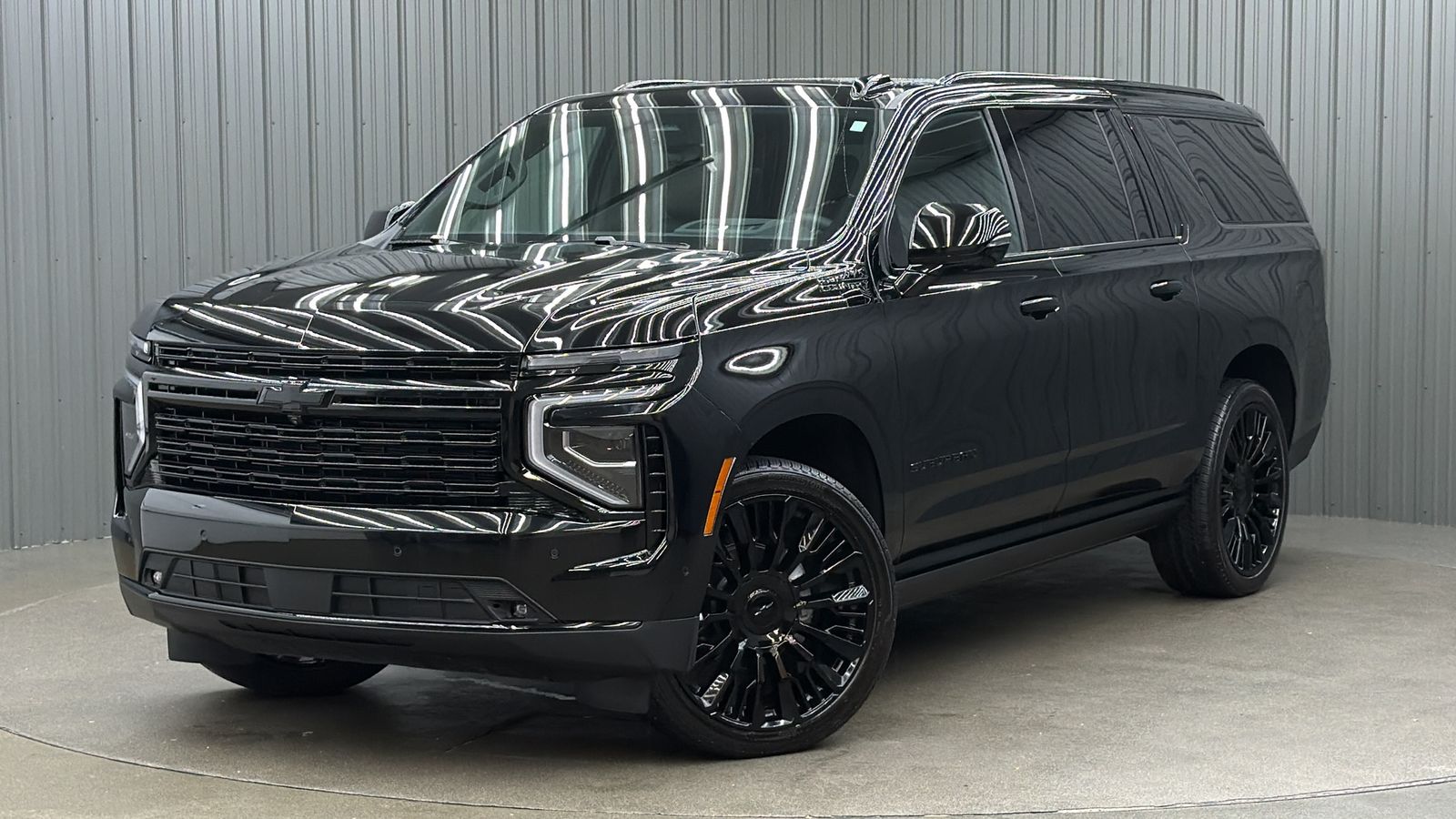 2025 Chevrolet Suburban High Country Deluxe w/ COLORMATCH, Air Ride, Super Cruise & Sun