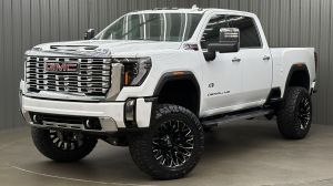 Lifted 2025 GMC Sierra 3500HD Denali Reserve Short Bed w/ Tech & Sunroof