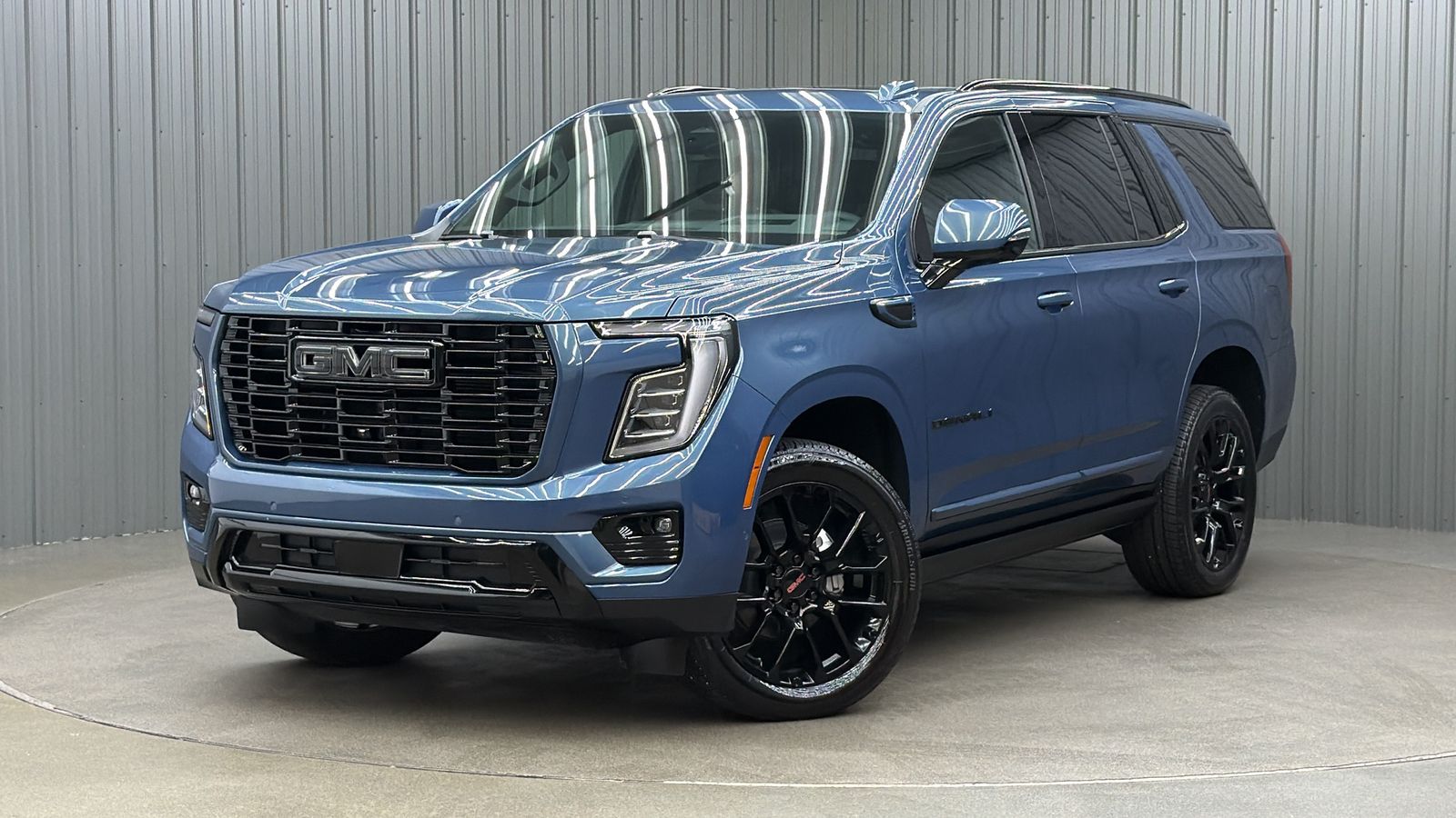 2026 GMC Yukon Denali w/ COLORMATCH, Power Steps & Sunroof