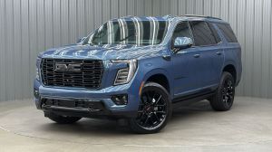 2026 GMC Yukon Denali w/ COLORMATCH, Power Steps & Sunroof