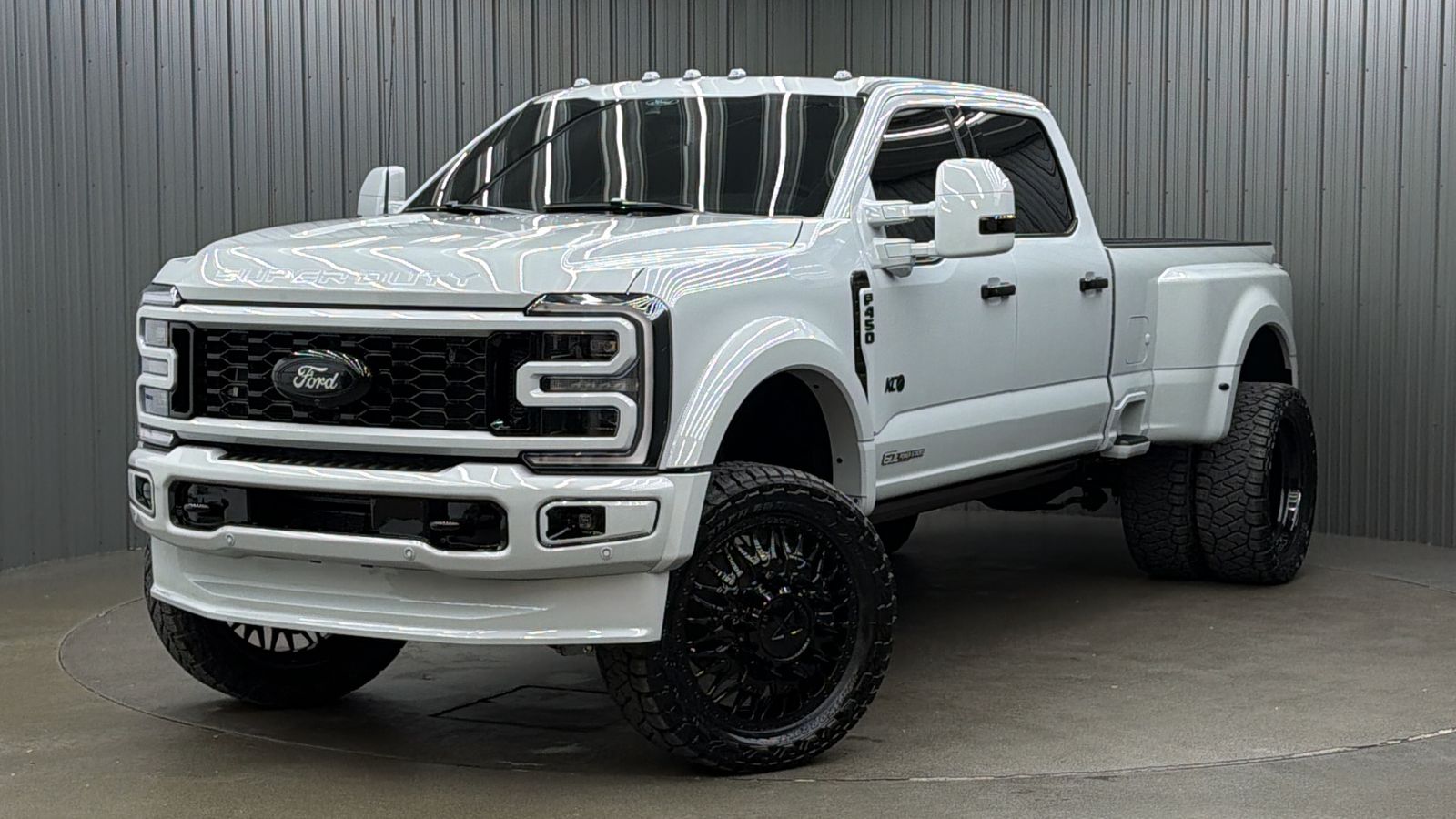 2026 Ford F-450 Platinum 4x4 Crew Cab 8' Box DRW's photo