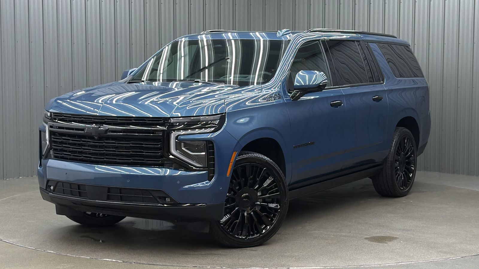 2025 Chevrolet Suburban High Country Deluxe w/ COLORMATCH, Air Ride & Sunroof