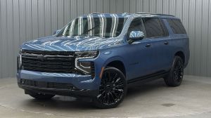 2025 Chevrolet Suburban High Country Deluxe w/ COLORMATCH, Air Ride & Sunroof