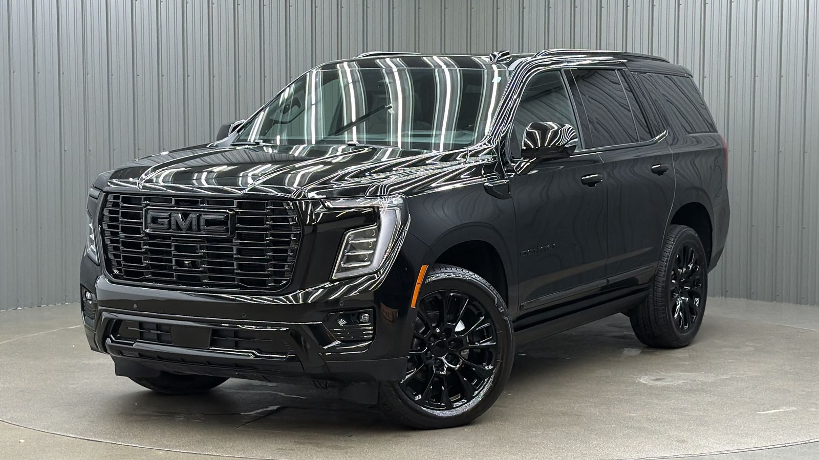 2026 GMC Yukon Denali w/ COLORMATCH, Power Steps & Sunroof