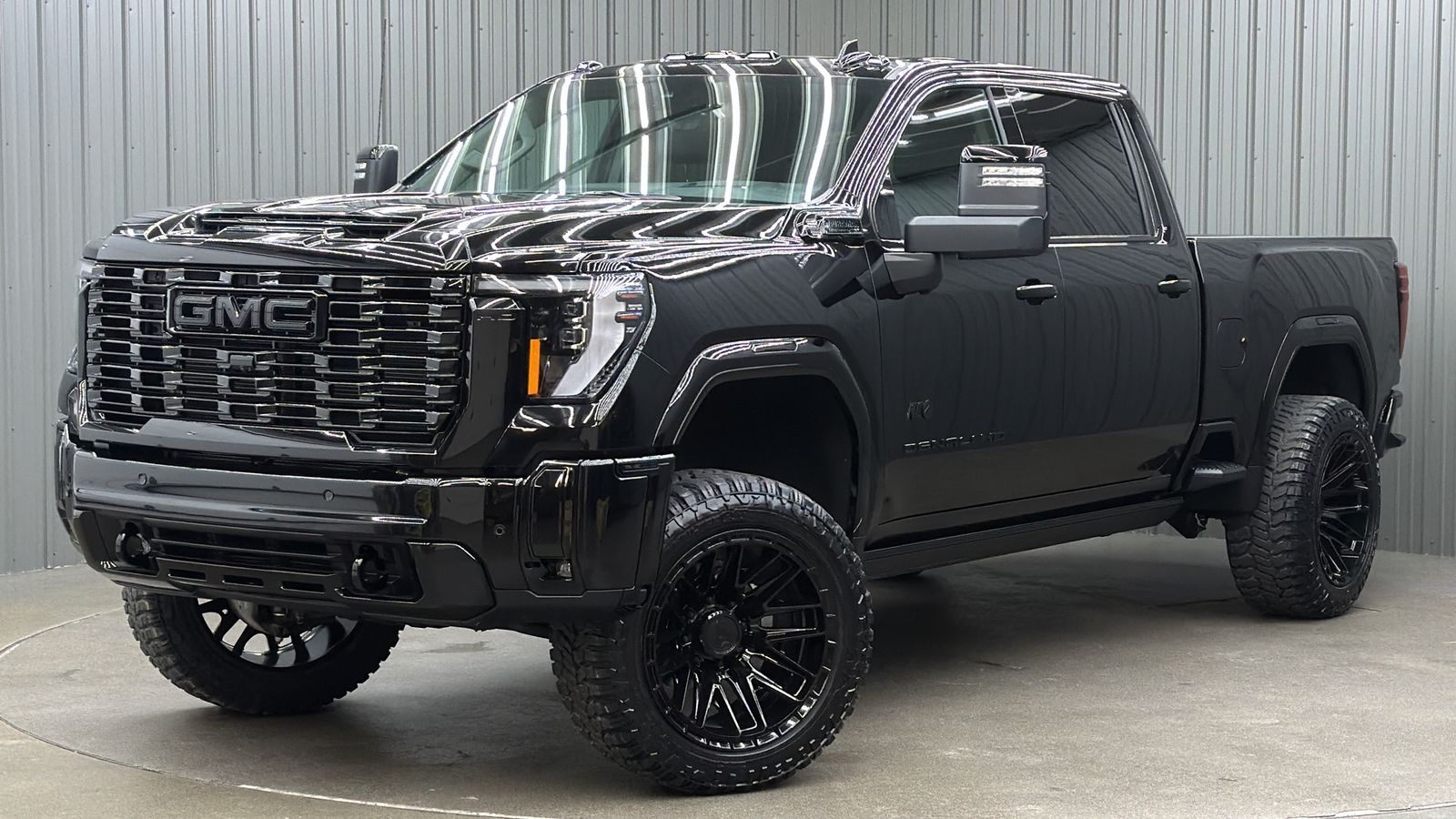 Lifted 2026 GMC Sierra 2500HD Denali Reserve Short Bed w/ COLORMATCH, Tech & Sunroof