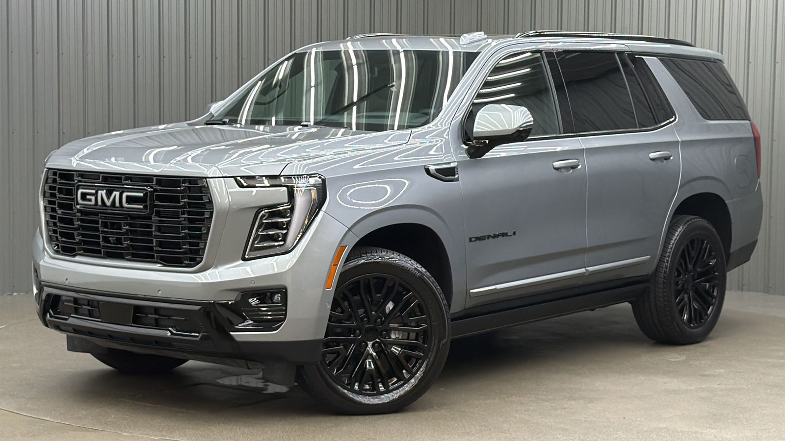 2026 GMC Yukon Denali w/ COLORMATCH, Power Step & Sunroof