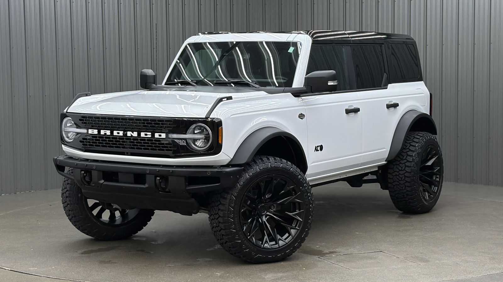 Lifted 2024 Ford Bronco Wildtrak w/ 354A Lux & Hard Top