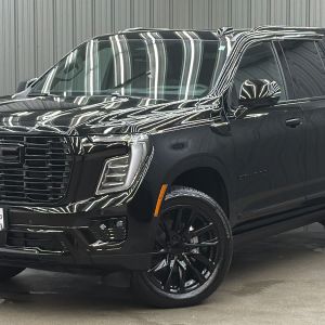 2026 GMC Yukon Denali w/ COLORMATCH, Power Steps & Sunroof