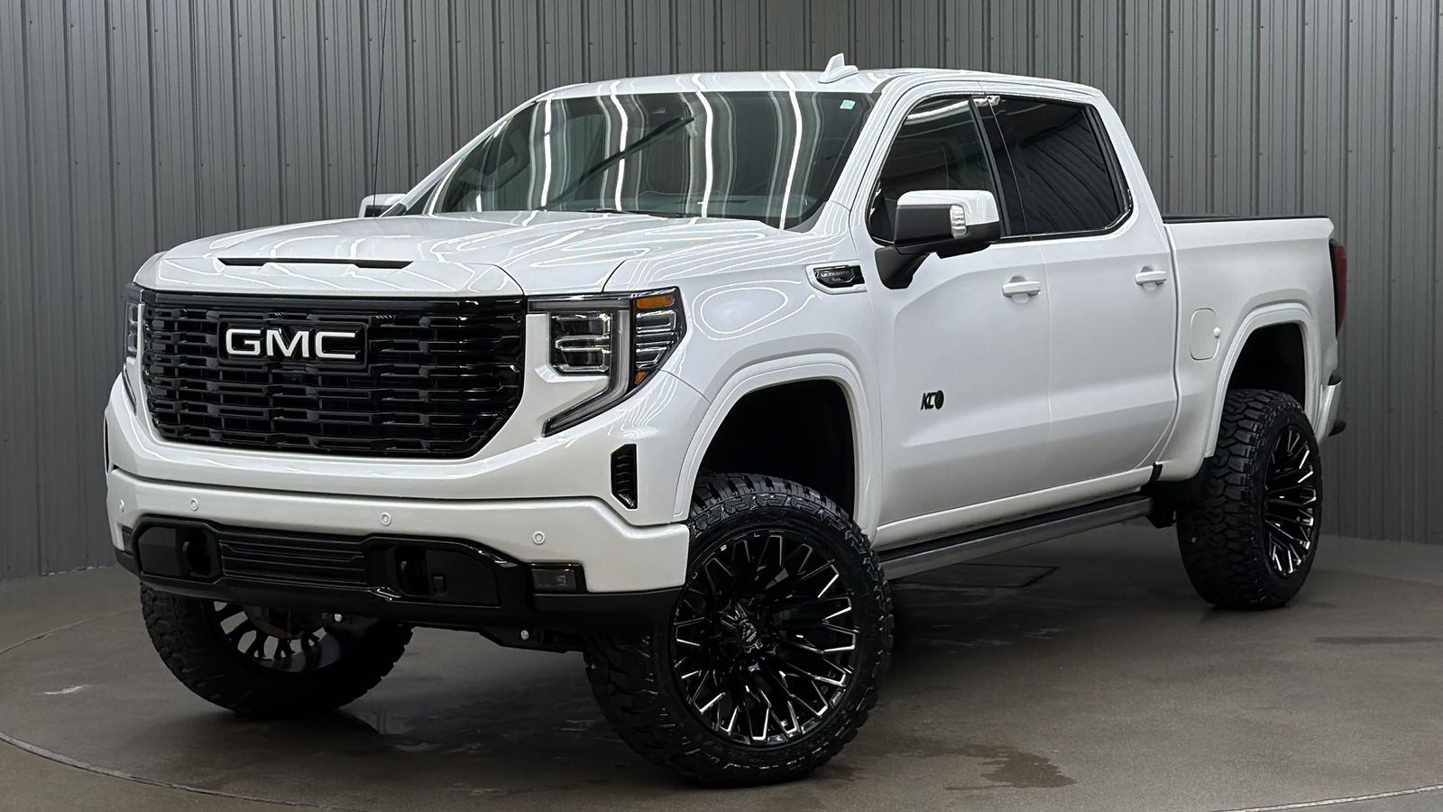 Lifted 2025 GMC Sierra 1500 Denali Ultimate Short Bed w/ Sunroof