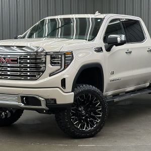 Lifted 2026 GMC Sierra 1500 Denali Short Bed w/ Active Exhaust & Sunroof