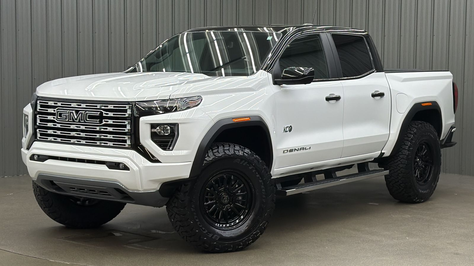 Lifted 2025 GMC Canyon Denali w/ Sunroof