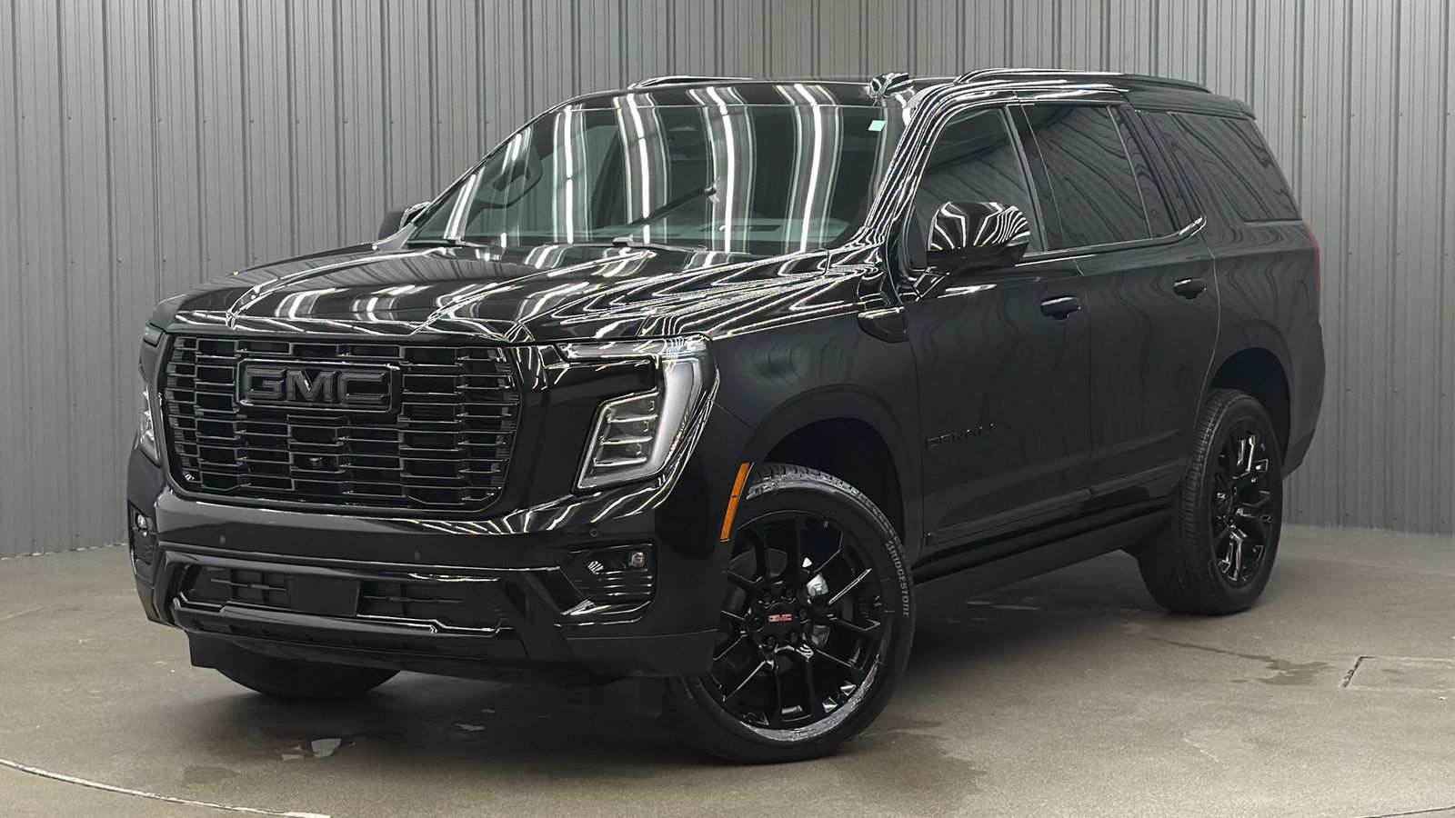2026 GMC Yukon Denali w/ COLORMATCH, Power Steps & Sunroof