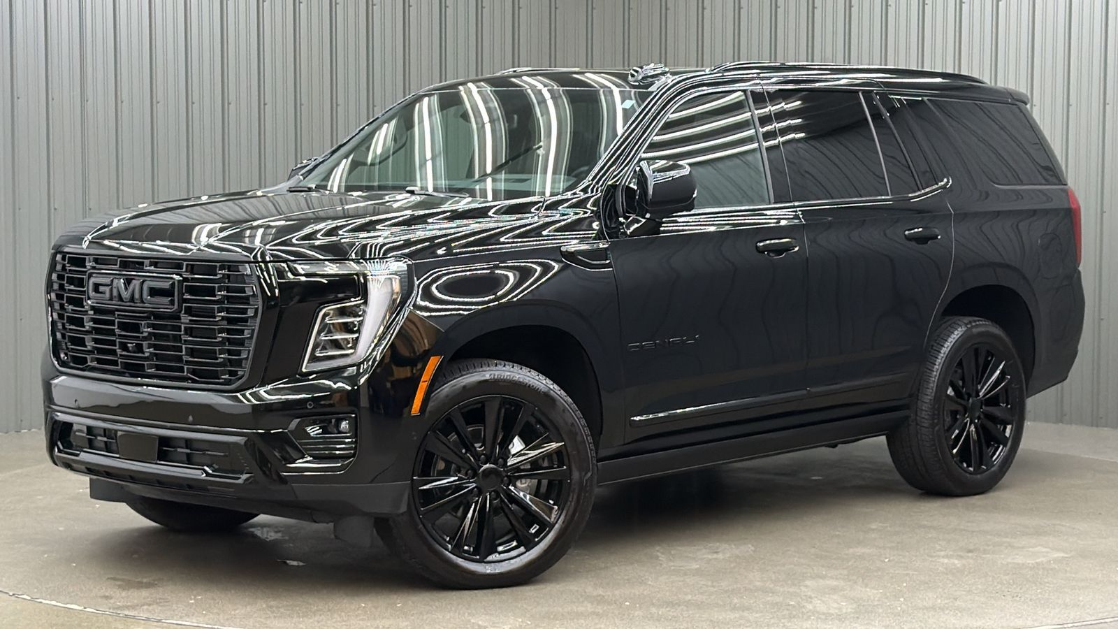 2026 GMC Yukon Denali w/ COLORMATCH, Power Steps & Sunroof