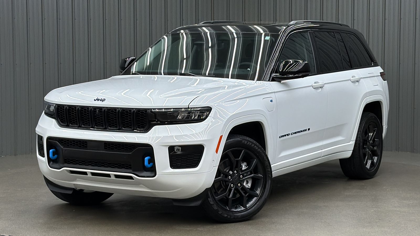 2023 Jeep Grand Cherokee 30th Anniversary 4xe w/ Sunroof