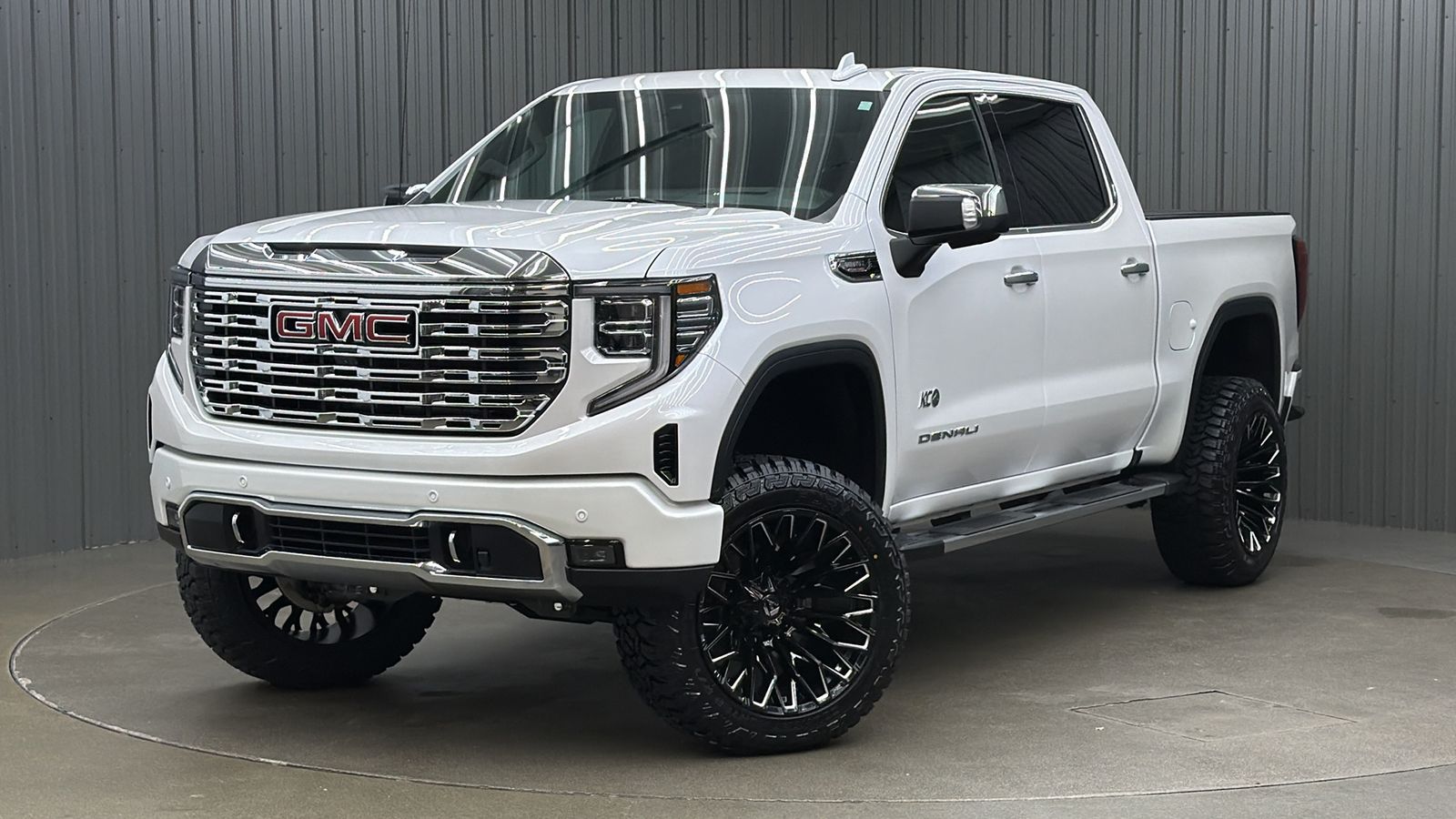 2024 GMC Sierra 4WD Crew Cab Short Box Denali's photo
