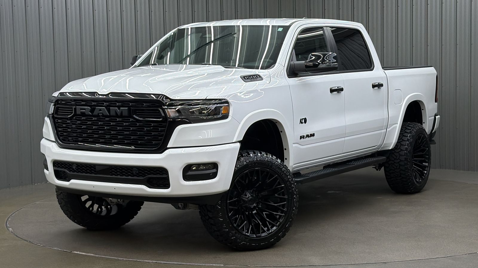 Lifted 2025 Ram 1500 Big Horn/Lone Star Night Edition Short Bed w/ Level 2