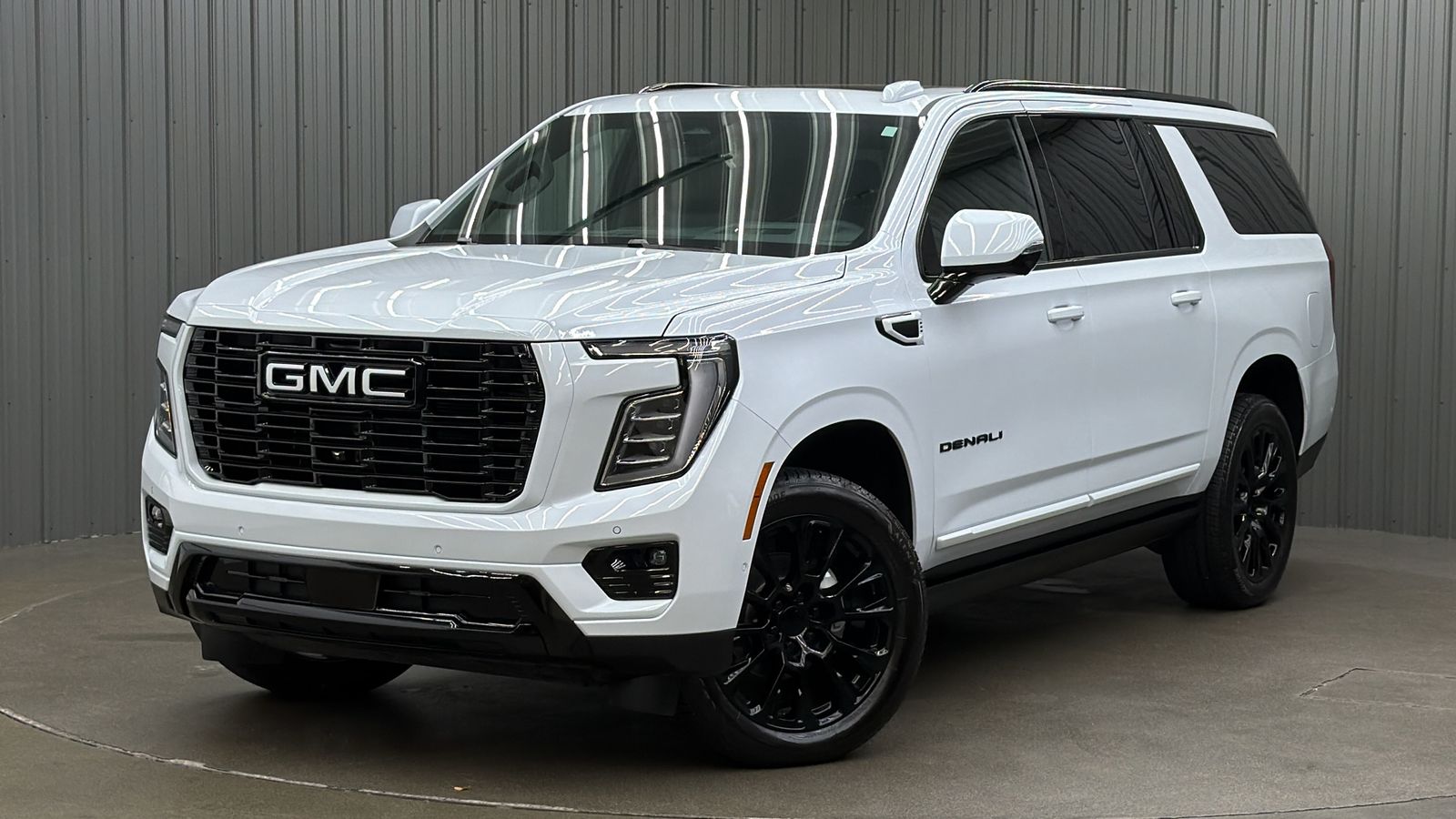 2026 GMC Yukon XL Denali w/ COLORMATCH, Power Steps & Sunroof