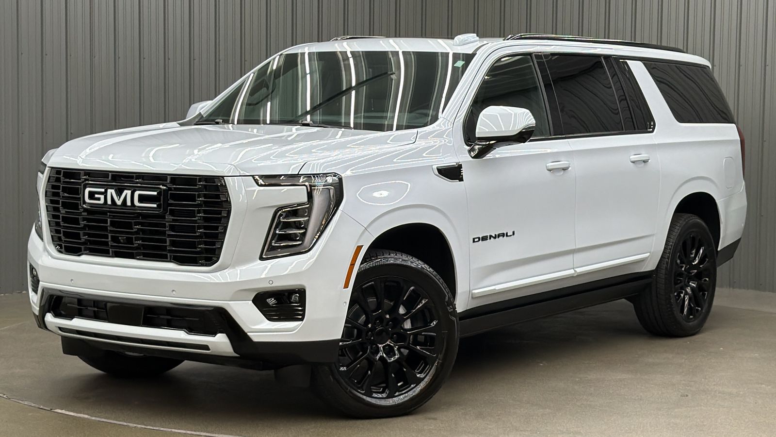 2026 GMC Yukon XL Denali w/ COLORMATCH, Power Step & Sunroof