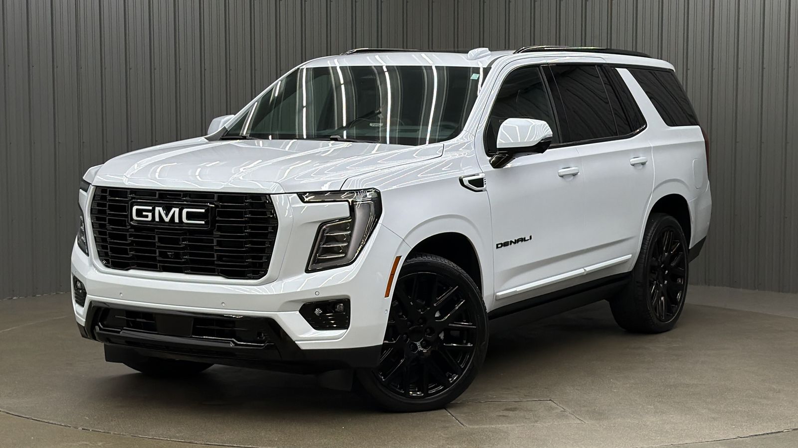 2026 GMC Yukon Denali Ultimate w/ COLORMATCH, Night Vision & Moonroof