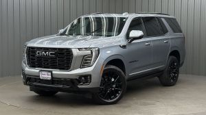 2026 GMC Yukon Denali w/ COLORMATCH, Power Steps & Sunroof