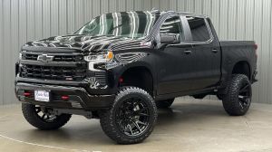 Lifted 2024 Chevrolet Silverado 1500 LT Trail Boss Short Bed w/ Convenience 2