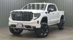 Lifted 2025 GMC Sierra 1500 Denali Ultimate Short Bed w/ Sunroof