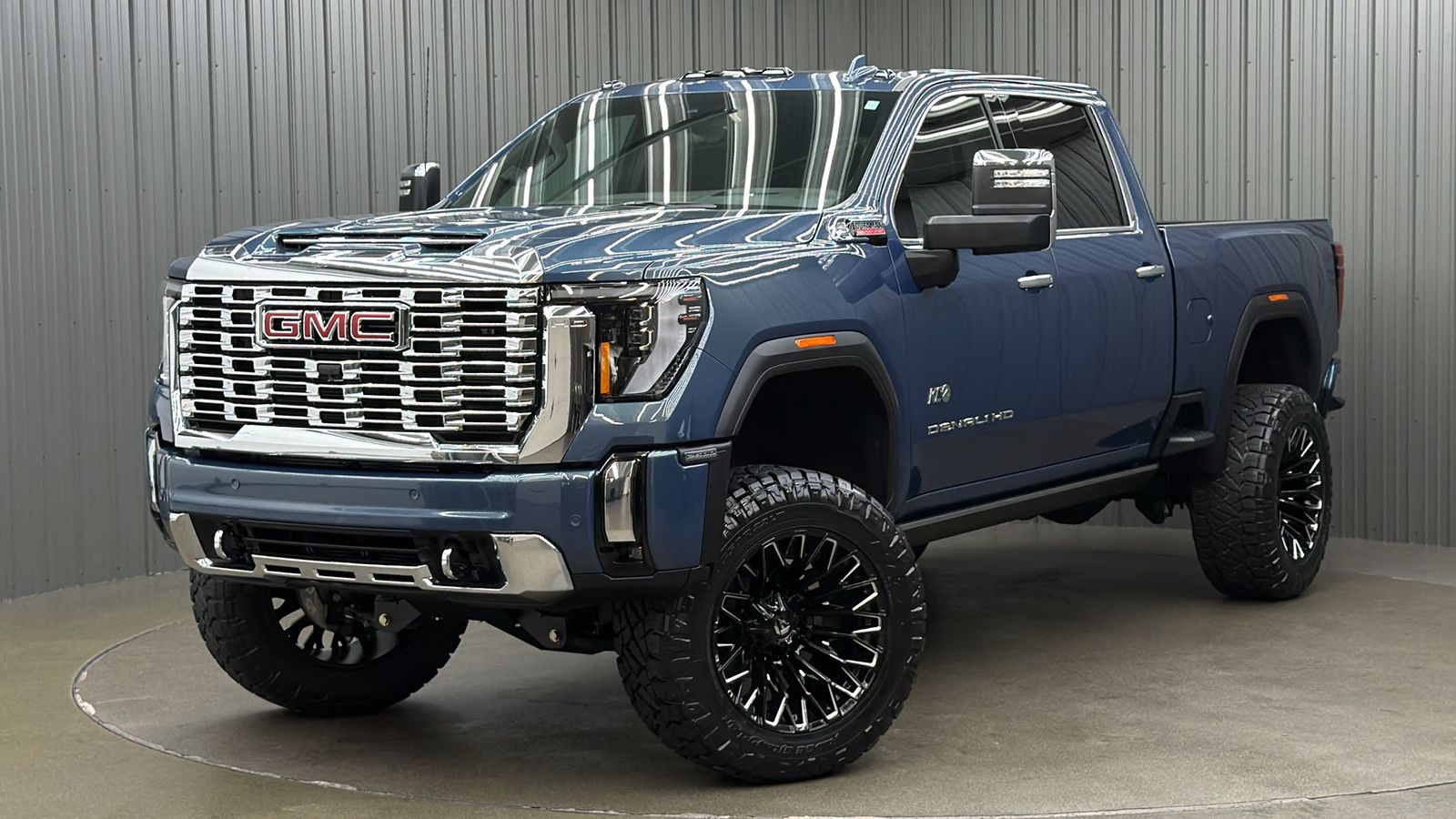 Lifted 2026 GMC Sierra 2500HD Denali Reserve Short Bed w/ Tech, Power Steps & Sunroof