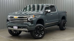 Lifted 2026 Chevrolet Silverado 1500 High Country Premium Pkg Short Bed w/ Tech, Power Steps & Sunro
