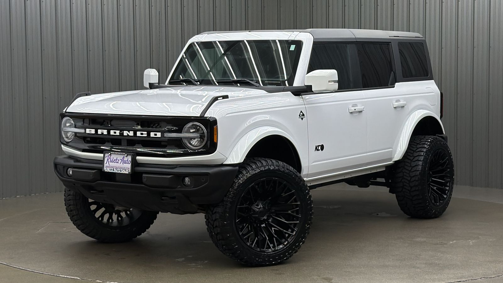 Lifted 2024 Ford Bronco Outer Banks w/ 314A Lux Pkg & Hard Top