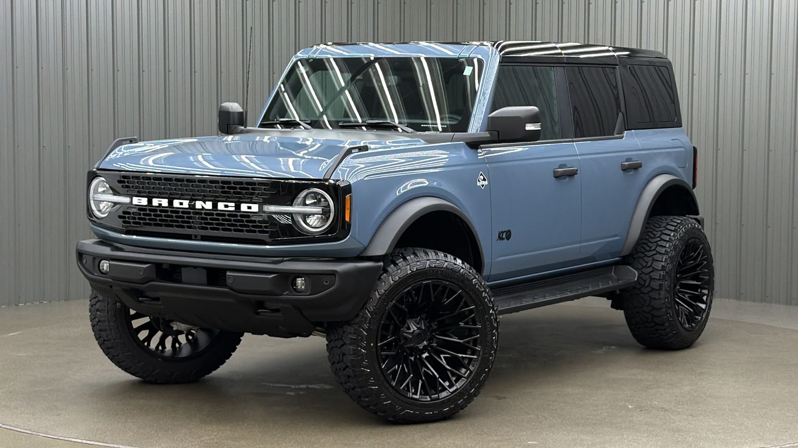 Lifted 2025 Ford Bronco Outer Banks w/ 314A Lux Pkg, Black Appearance Pkg & Hard Top