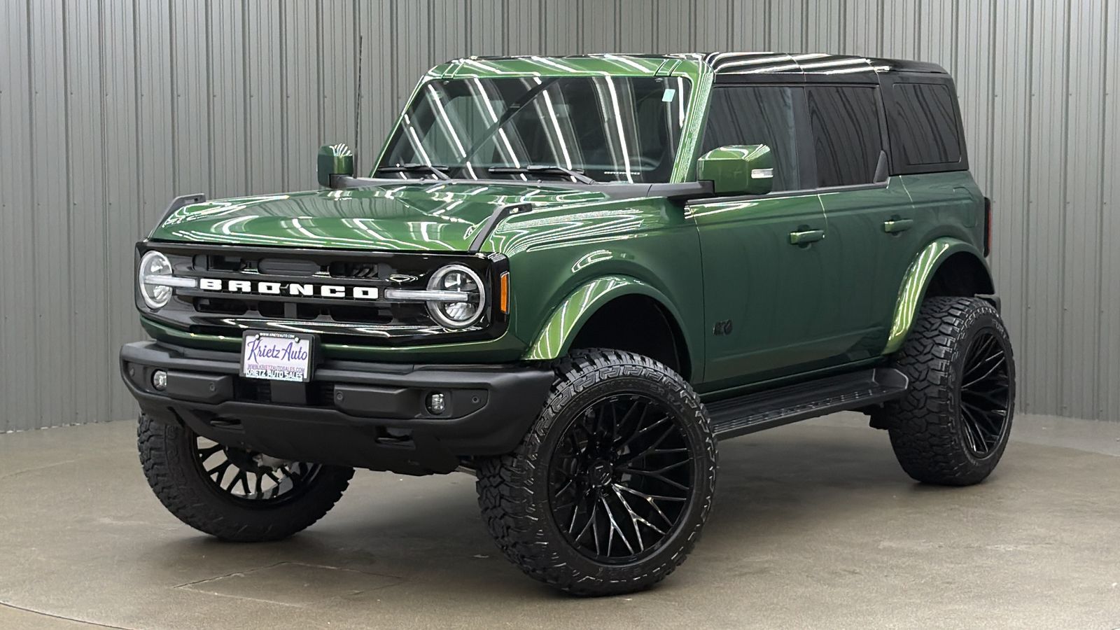 Lifted 2025 Ford Bronco Outer Banks w/ 314A & Painted Hardtop