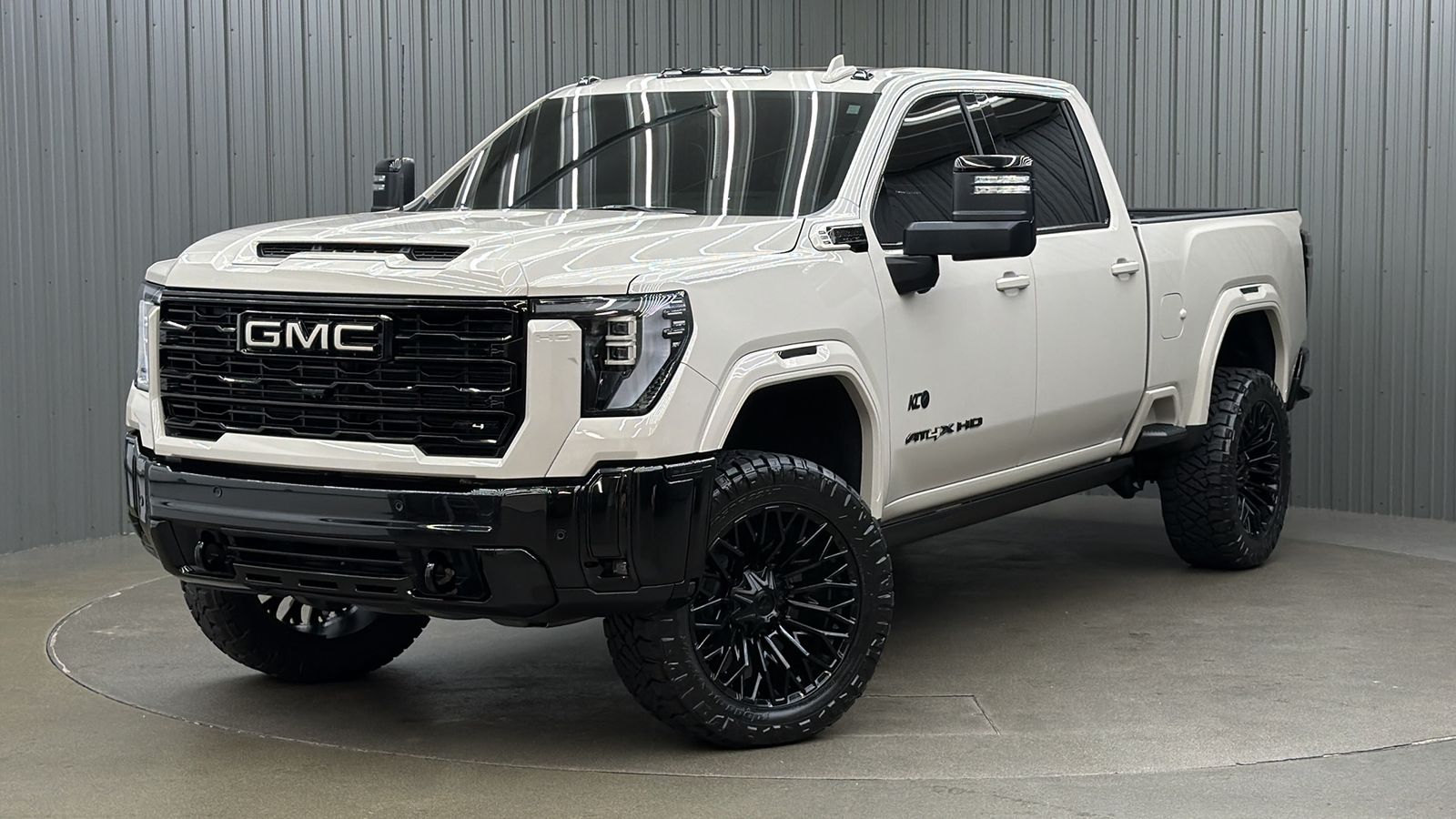 Lifted 2026 GMC Sierra 2500HD AT4X Short Bed w/ COLORMATCH & Sunroof