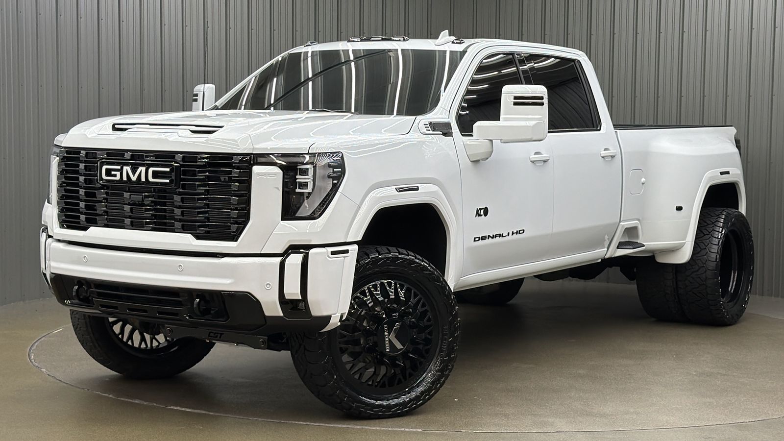 2026 GMC Sierra 3500HD Denali Long Bed w/ COLORMATCH, Tech & Sunroof