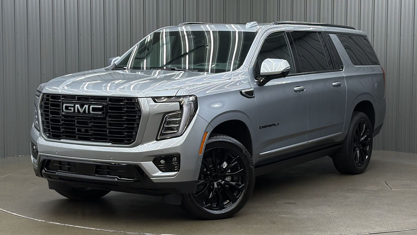 2025 GMC Yukon XL Denali w/ COLORMATCH, Power Step & Sunroof
