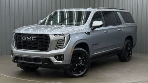2025 GMC Yukon XL Denali w/ COLORMATCH, Power Step & Sunroof