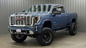Lifted 2026 GMC Sierra 3500HD Denali Reserve Short Bed w/ Tech & Sunroof