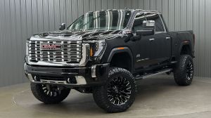 Lifted 2026 GMC Sierra 3500HD Denali Reserve Short Bed w/ Tech & Sunroof