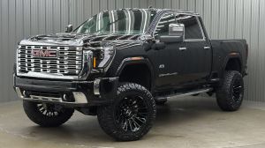Lifted 2026 GMC Sierra 3500HD Denali Reserve Short Bed w/ Tech & Sunroof