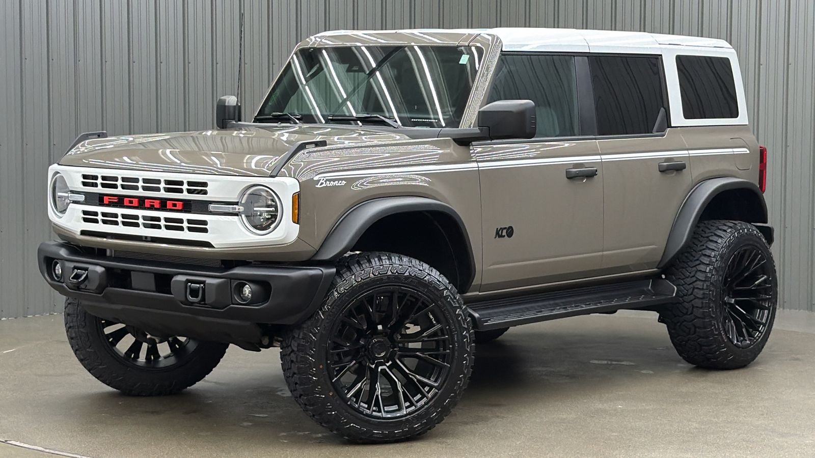 Lifted 2026 Ford Bronco Heritage Edition w/ 662A & Hard Top