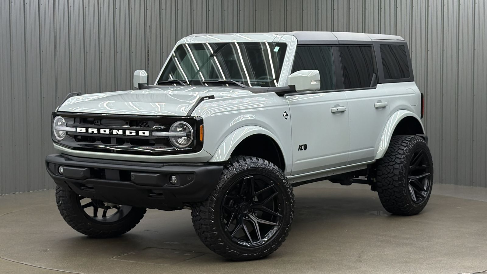 Lifted 2024 Ford Bronco Outer Banks w/ 314A & Hard Top